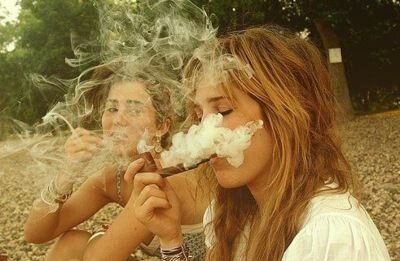 girls-smoking-herbal-incense